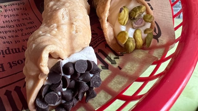 Cannoli.